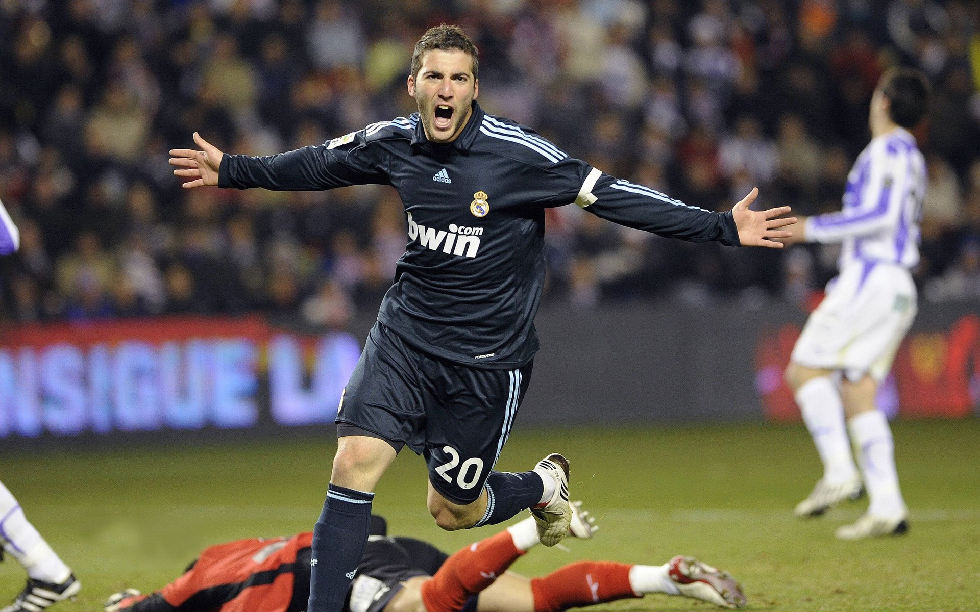 当字母哥的唯一性遇上奇才国王，一场关于制造杀伤的哲学实验